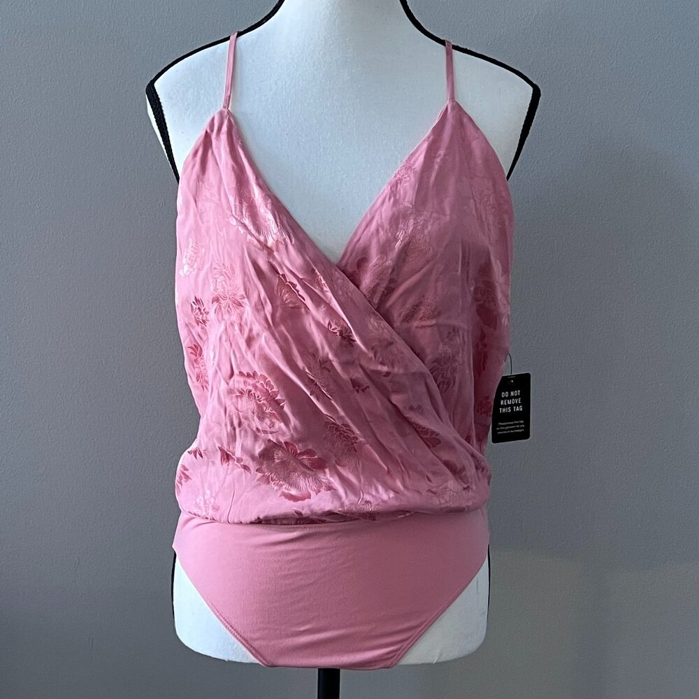 NWT Express Satin Floral Bodysuit in Rose‎ Size Small